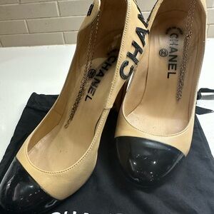 CHANEL Calfskin Cap Toe Chain Black Patent Logos Pumps